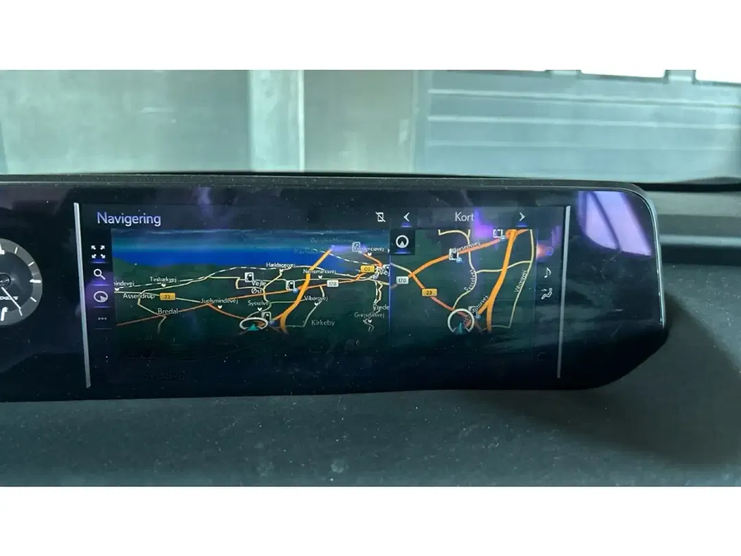 Lexus UX 300e Luxury - Thumbnail 9