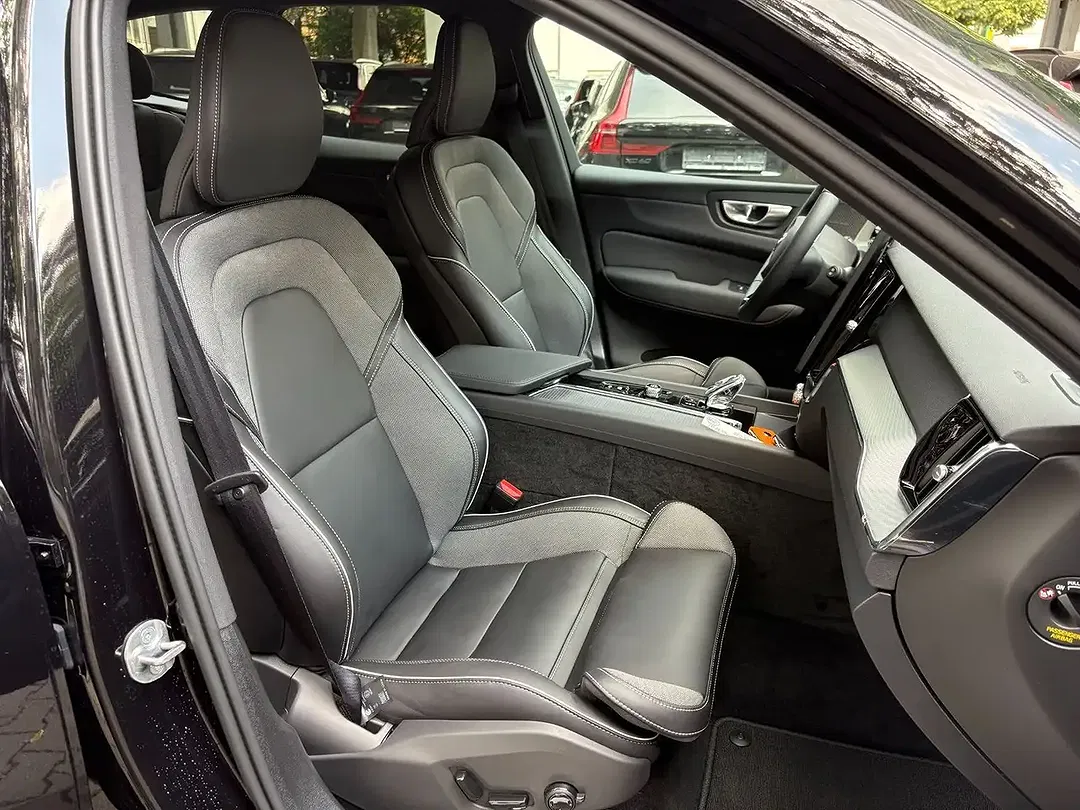 Volvo XC60 T6 AWD Plus Black Edition - Thumbnail 11