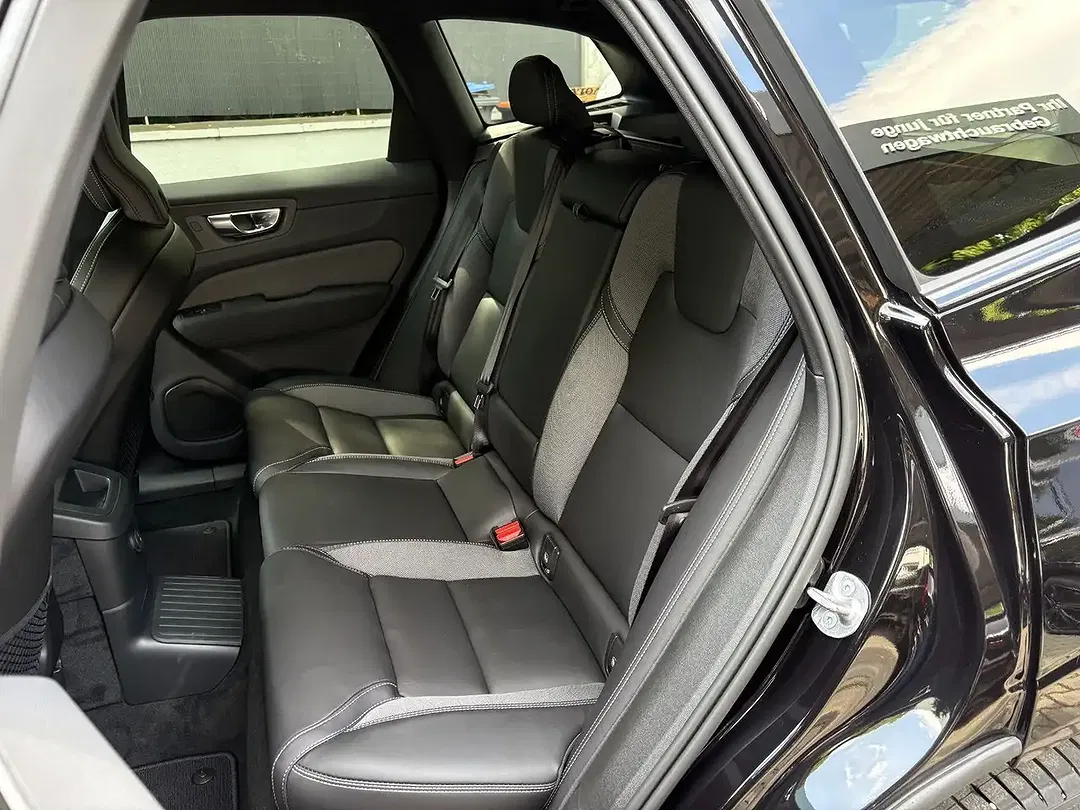 Volvo XC60 T6 AWD Plus Black Edition - Thumbnail 12