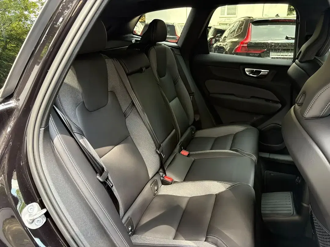 Volvo XC60 T6 AWD Plus Black Edition - Thumbnail 13