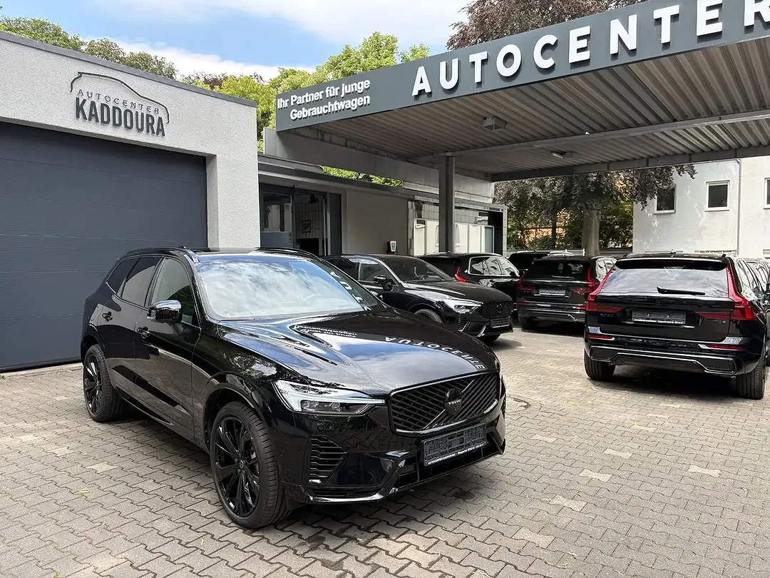 Volvo XC60 T6 AWD Plus Black Edition - Thumbnail 2