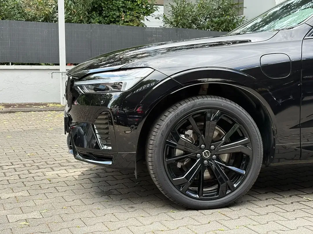 Volvo XC60 T6 AWD Plus Black Edition - Thumbnail 3