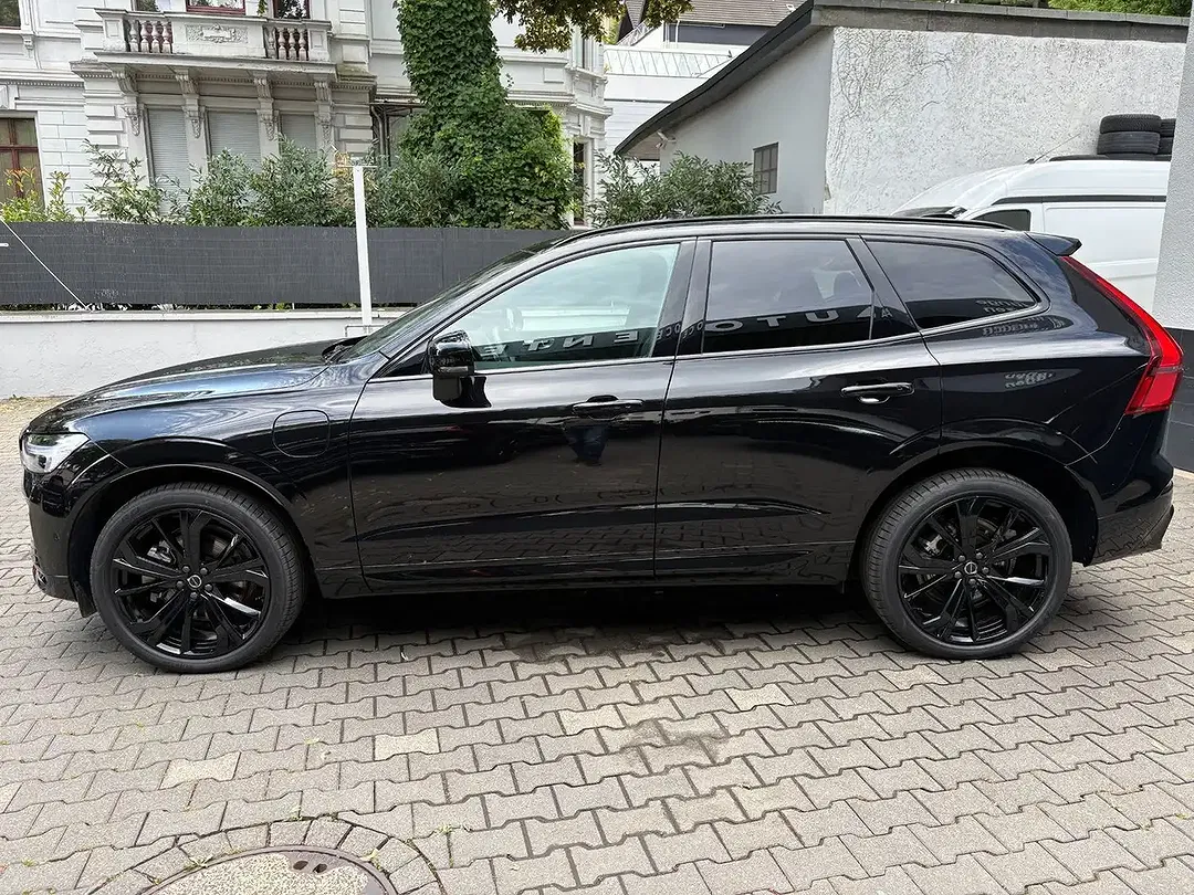 Volvo XC60 T6 AWD Plus Black Edition - Thumbnail 4