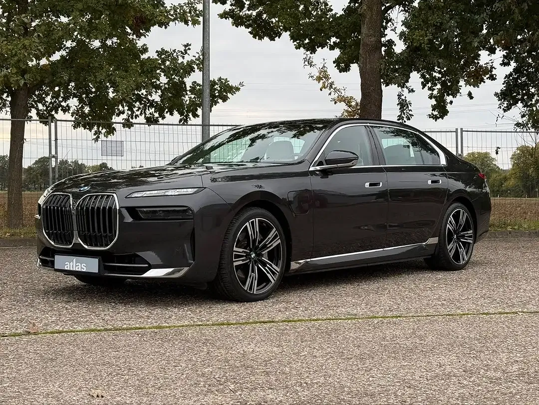 BMW 750 xDrive Lounge - Thumbnail 4