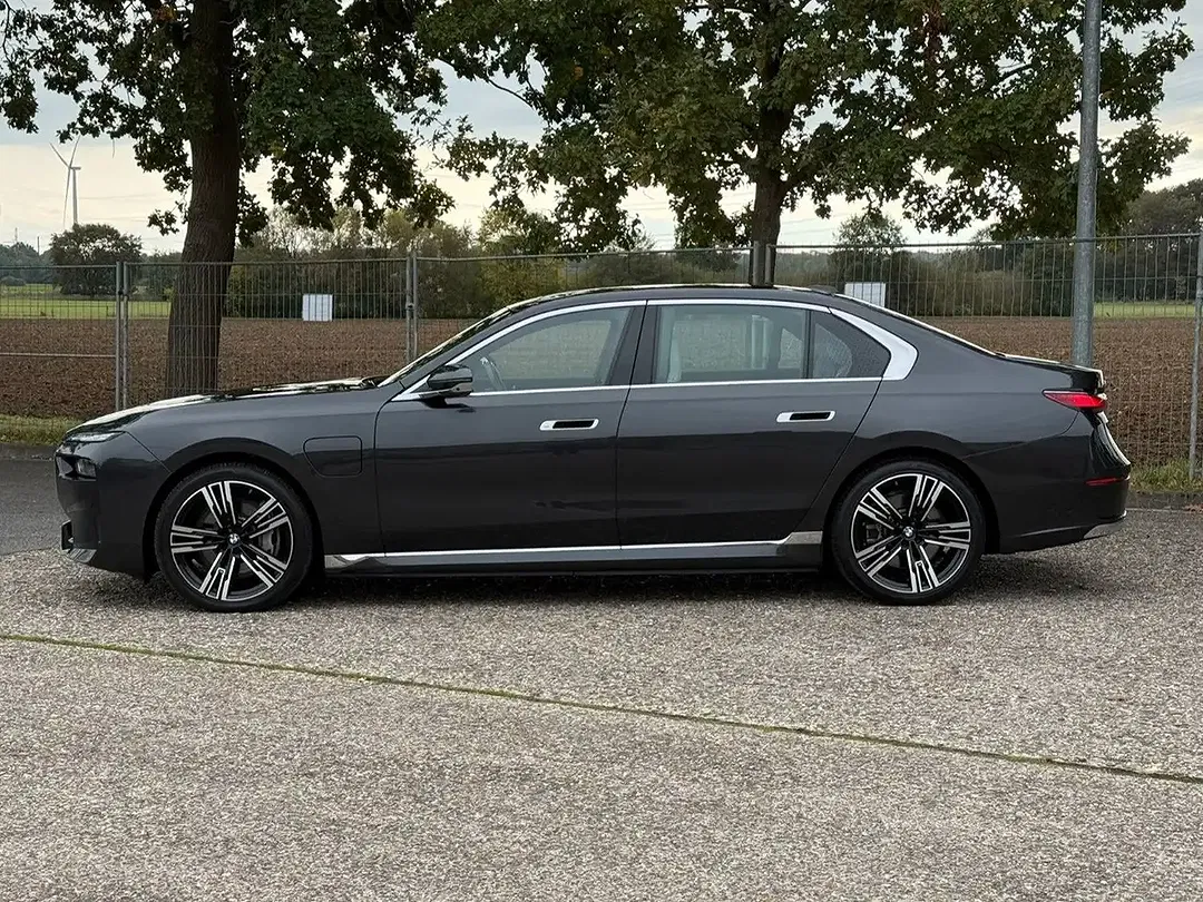 BMW 750 xDrive Lounge - Thumbnail 5