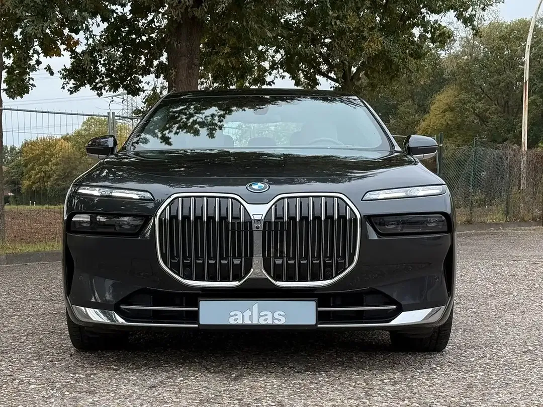 BMW 750 xDrive Lounge - Thumbnail 6