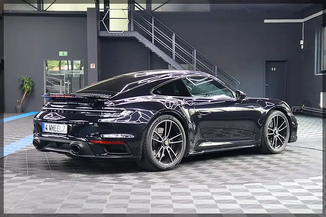 Porsche 911 Turbo - Thumbnail 3