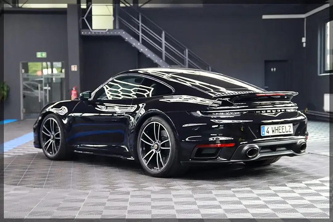 Porsche 911 Turbo - Thumbnail 4