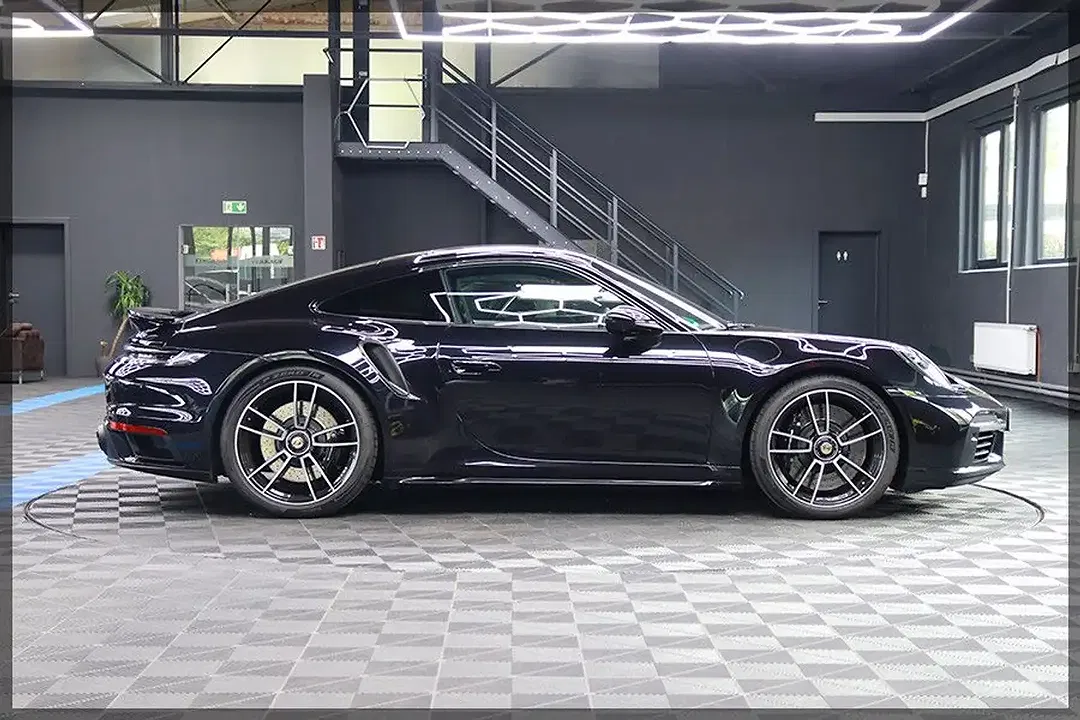 Porsche 911 Turbo - Thumbnail 5