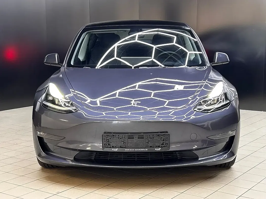 Tesla Model 3 AWD Dual Motor Long Range - Thumbnail 3