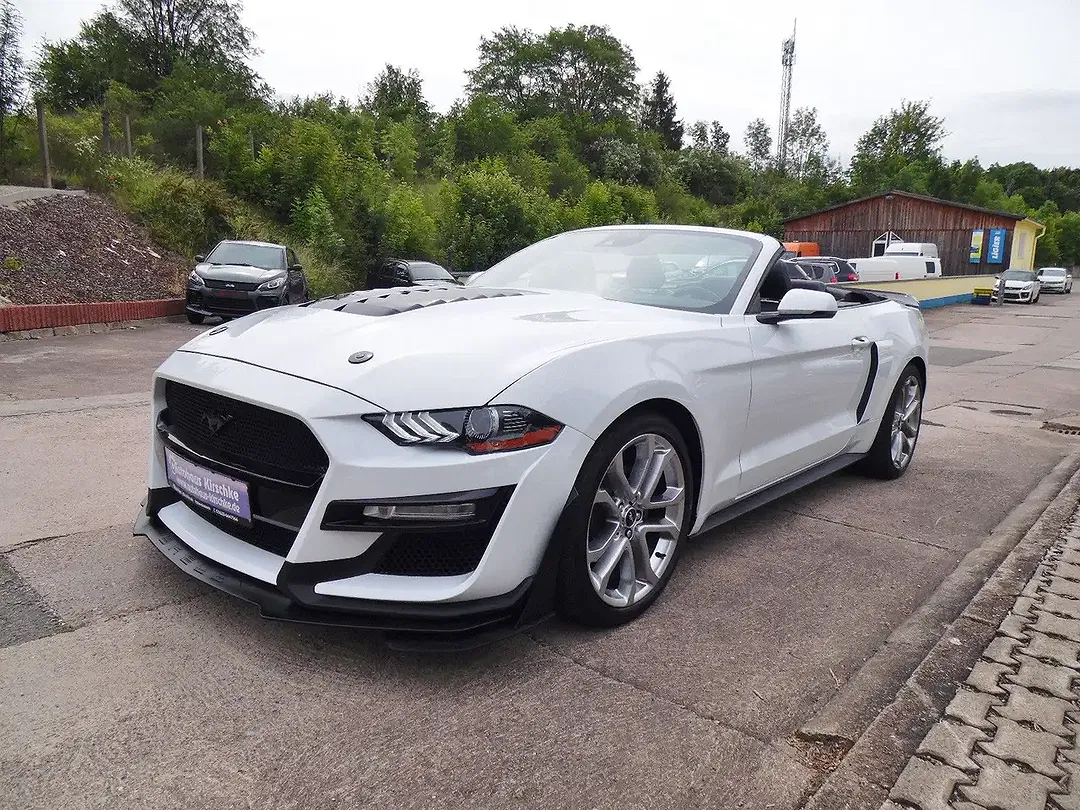 Ford Mustang - foto 1