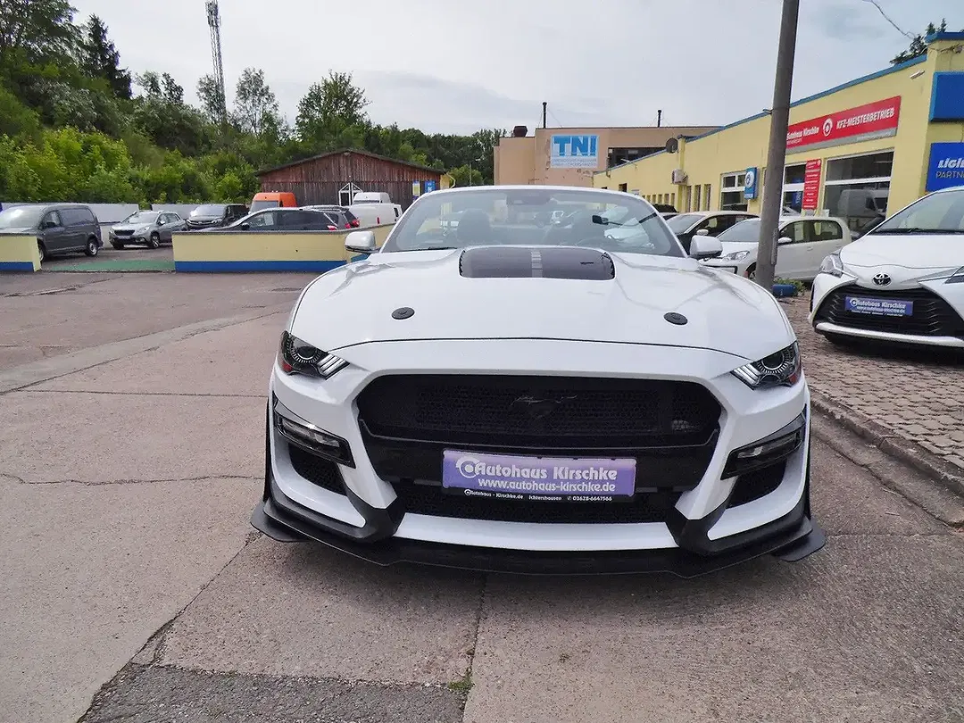 Ford Mustang - foto 2