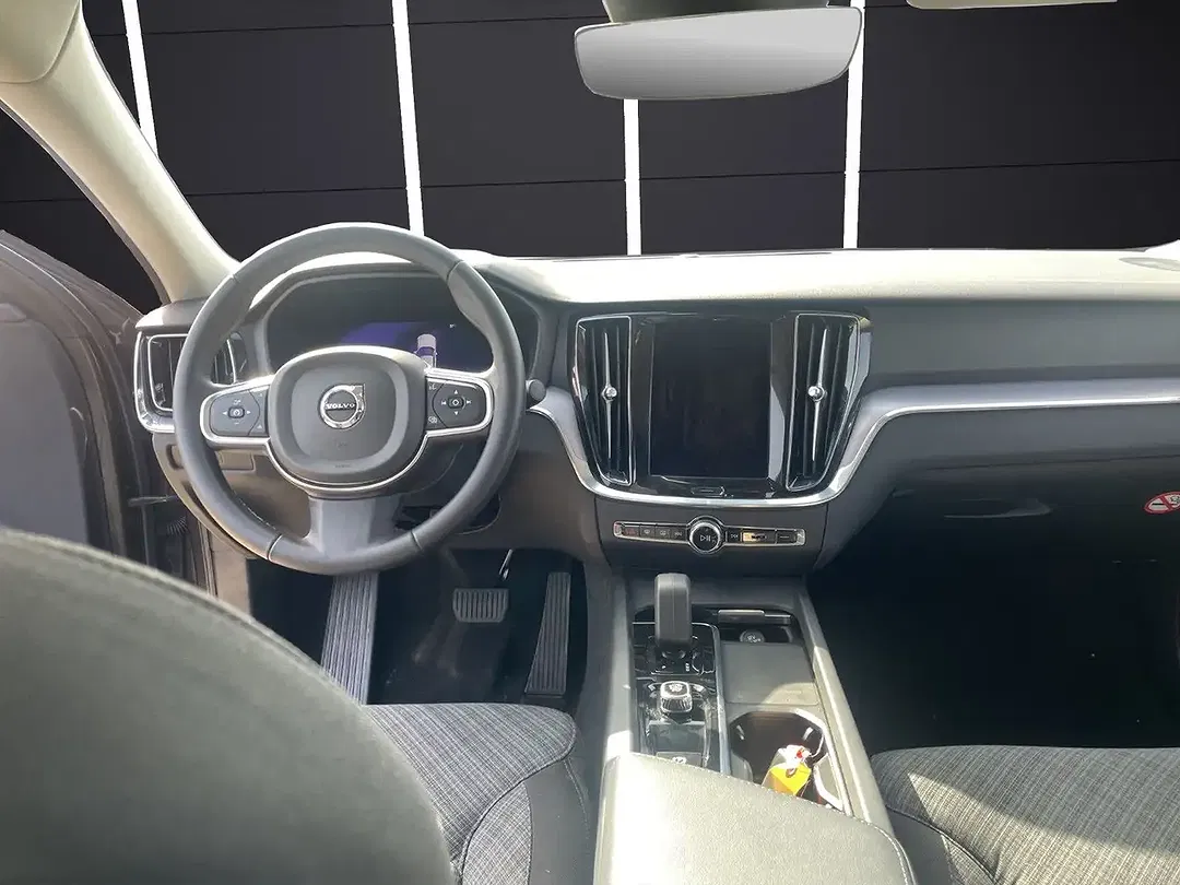 Volvo S60 Plus Dark - Thumbnail 10