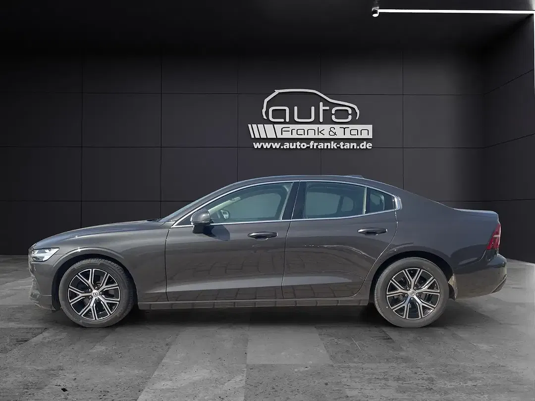 Volvo S60 Plus Dark - Thumbnail 3