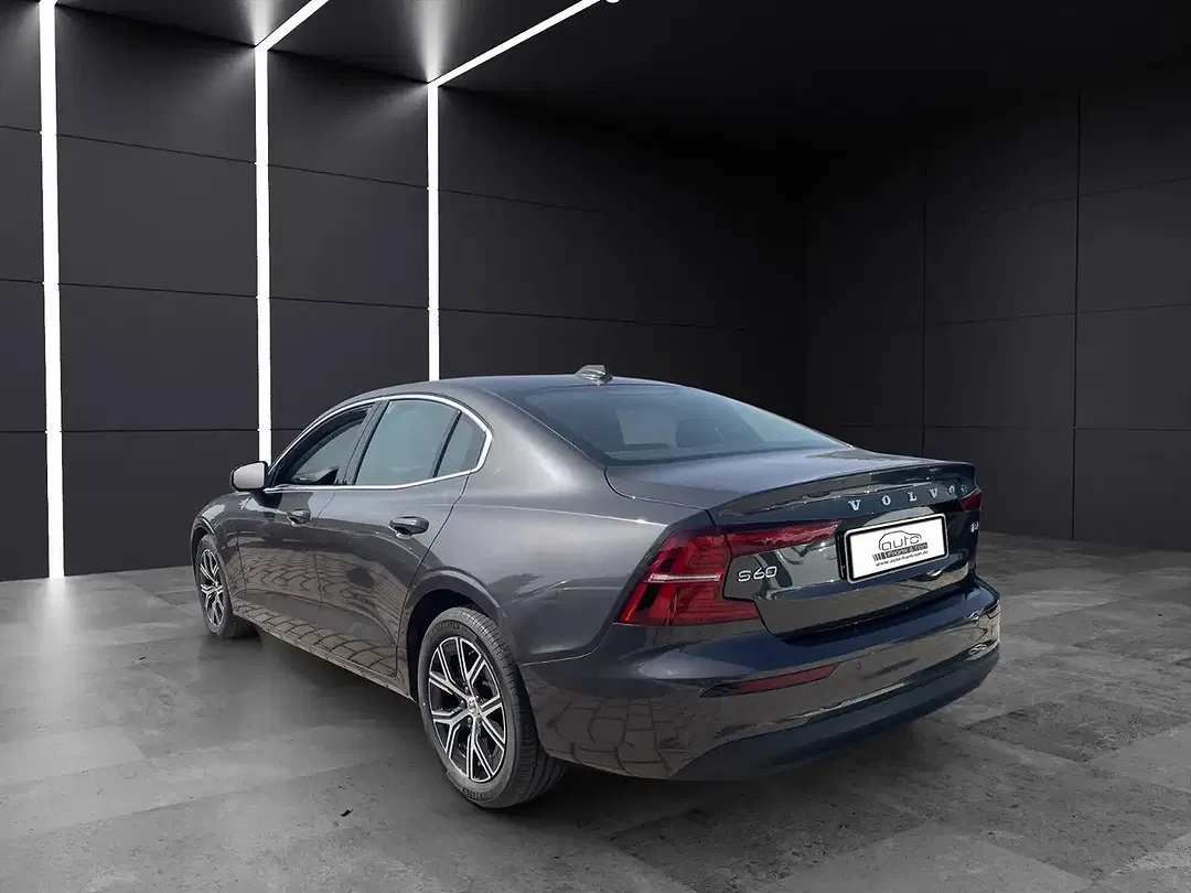 Volvo S60 Plus Dark - Thumbnail 4