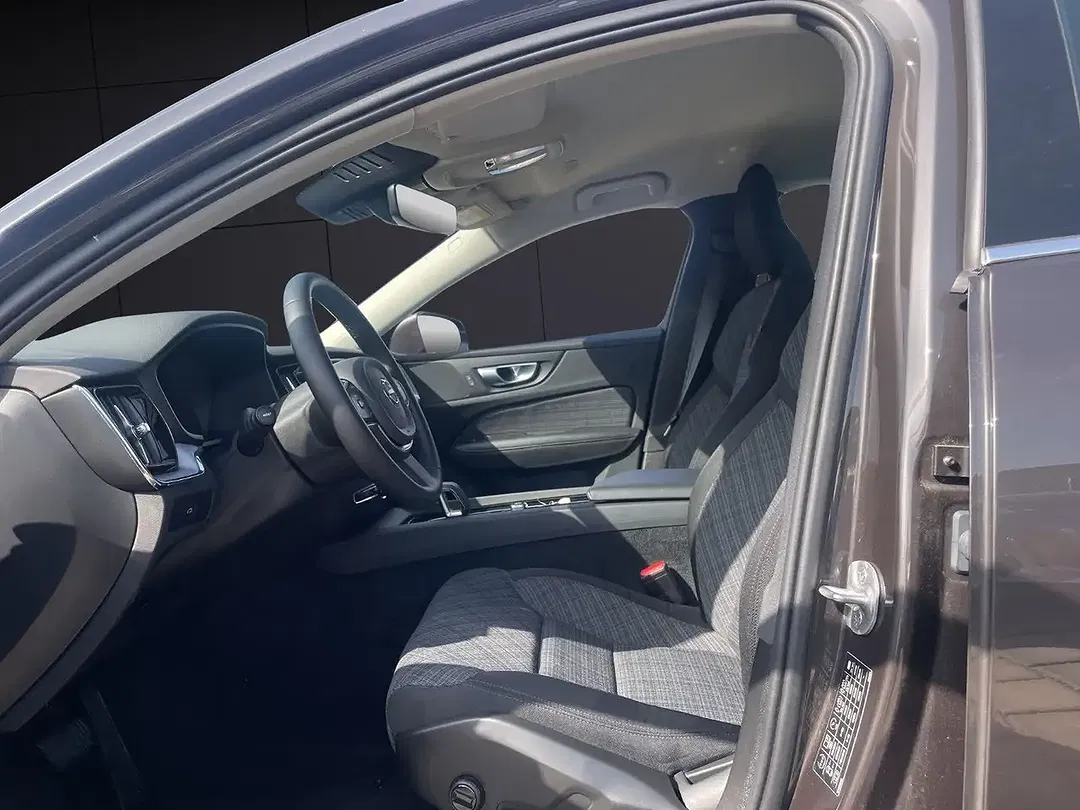 Volvo S60 Plus Dark - Thumbnail 9