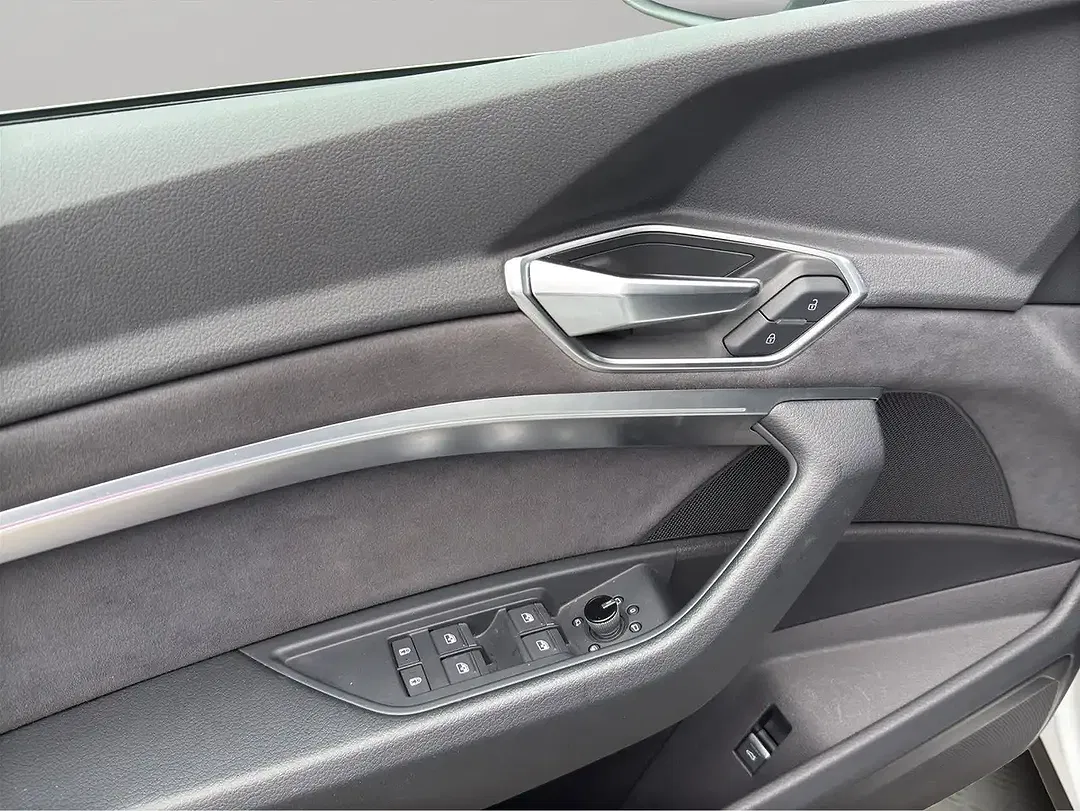 Audi e-tron 55 quattro S line - Thumbnail 12