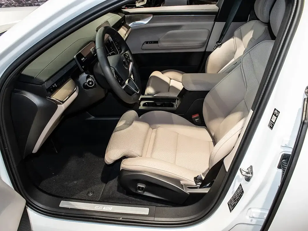 Volvo ES90 Single Motor Extended Range Ultra - Thumbnail 13