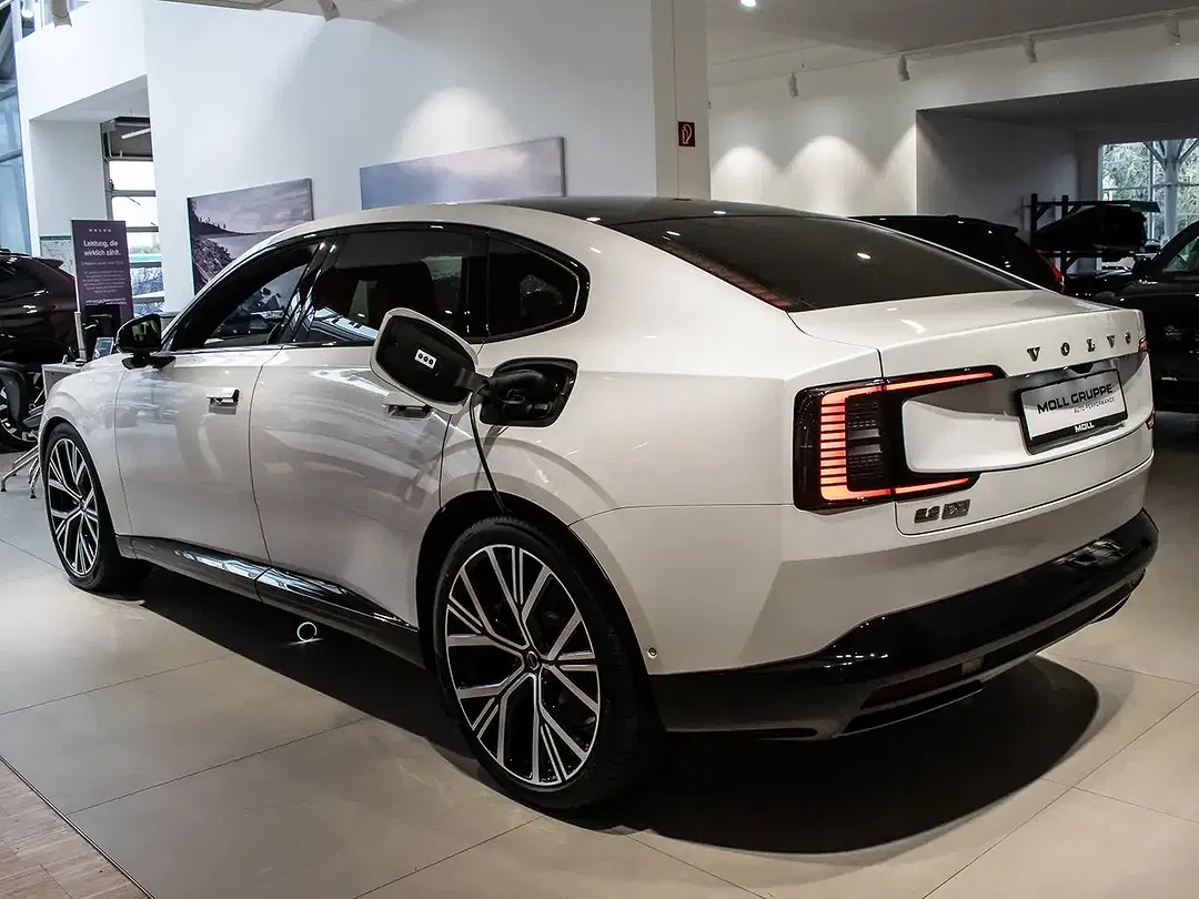 Volvo ES90 Single Motor Extended Range Ultra - Thumbnail 3