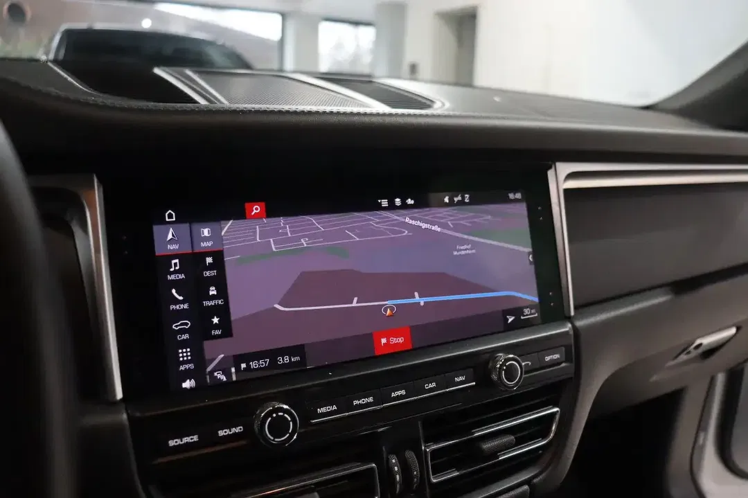 Porsche Macan - Thumbnail 6