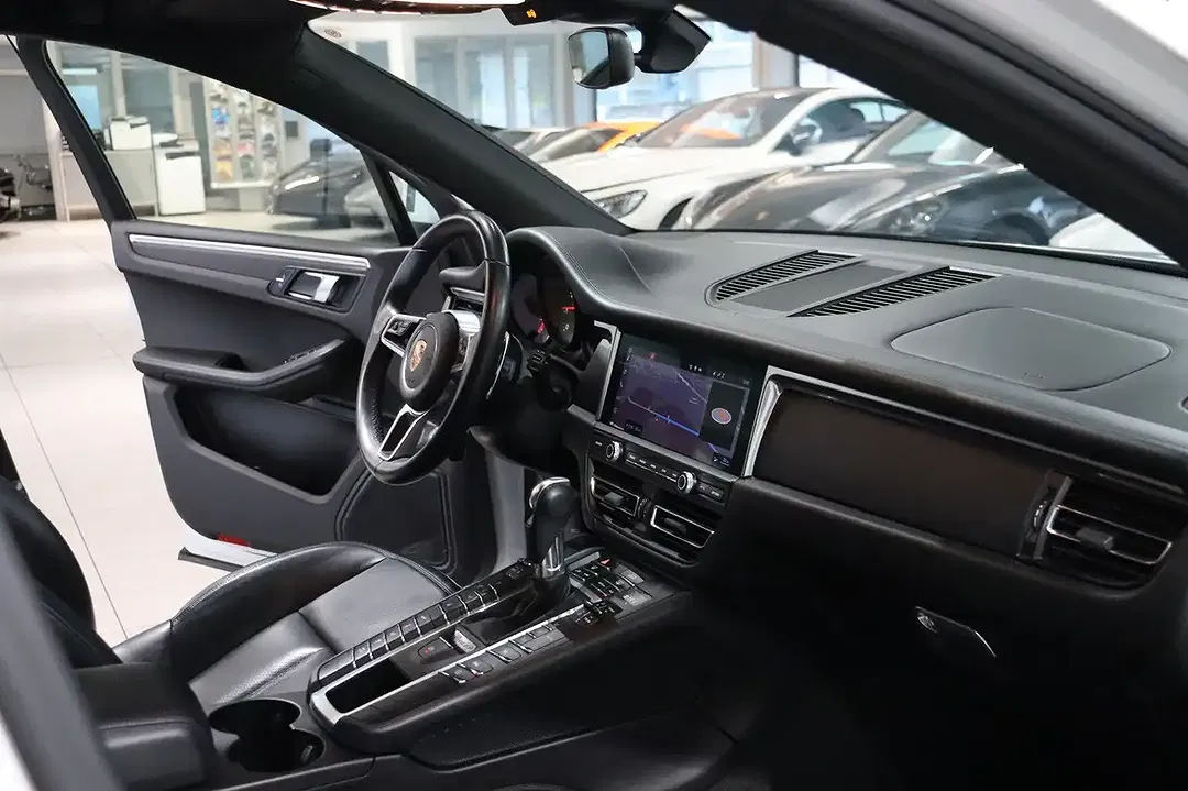 Porsche Macan - Thumbnail 9