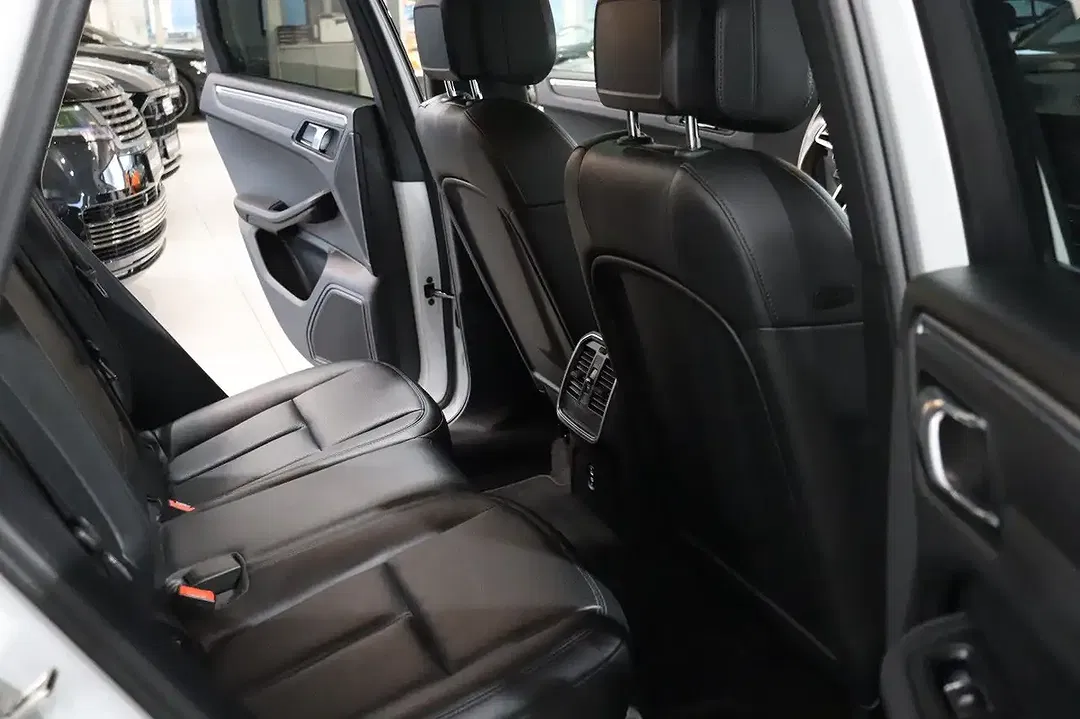 Porsche Macan - Thumbnail 12