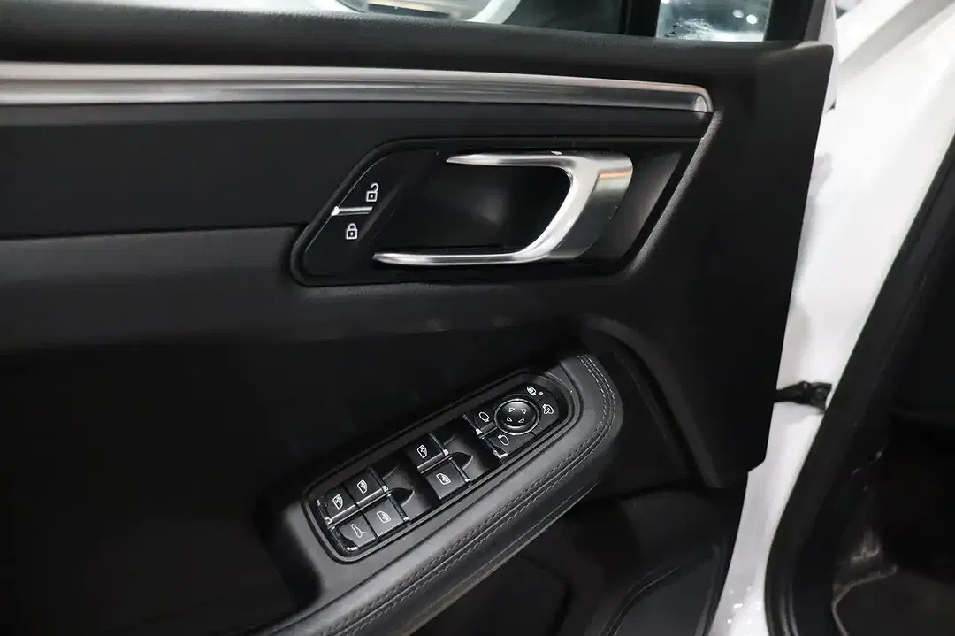 Porsche Macan - Thumbnail 3