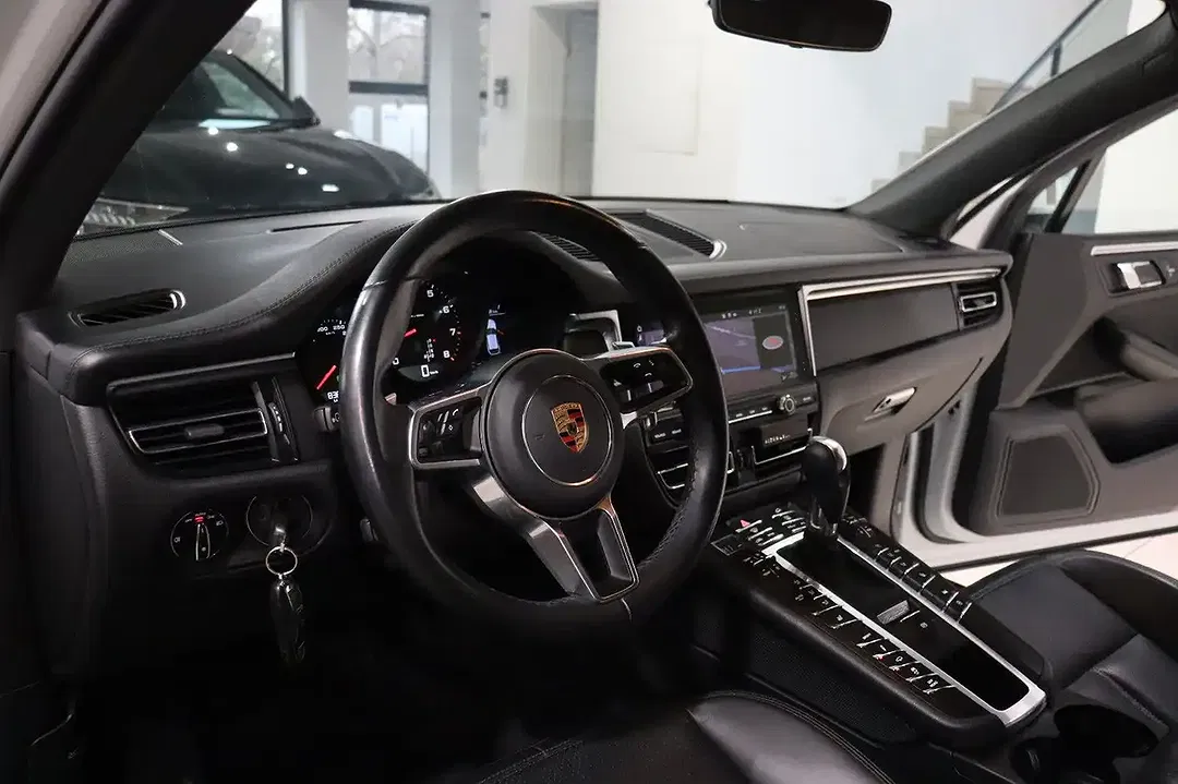 Porsche Macan - Thumbnail 4