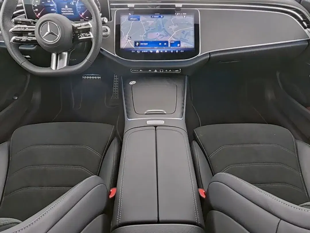 Mercedes-Benz E 220 AMG Night - Thumbnail 4