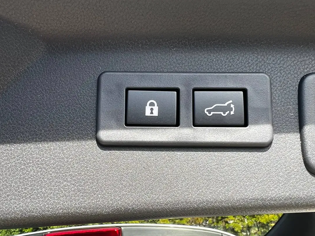 Subaru Forester 2.0 Hybrid Platinum - Thumbnail 11