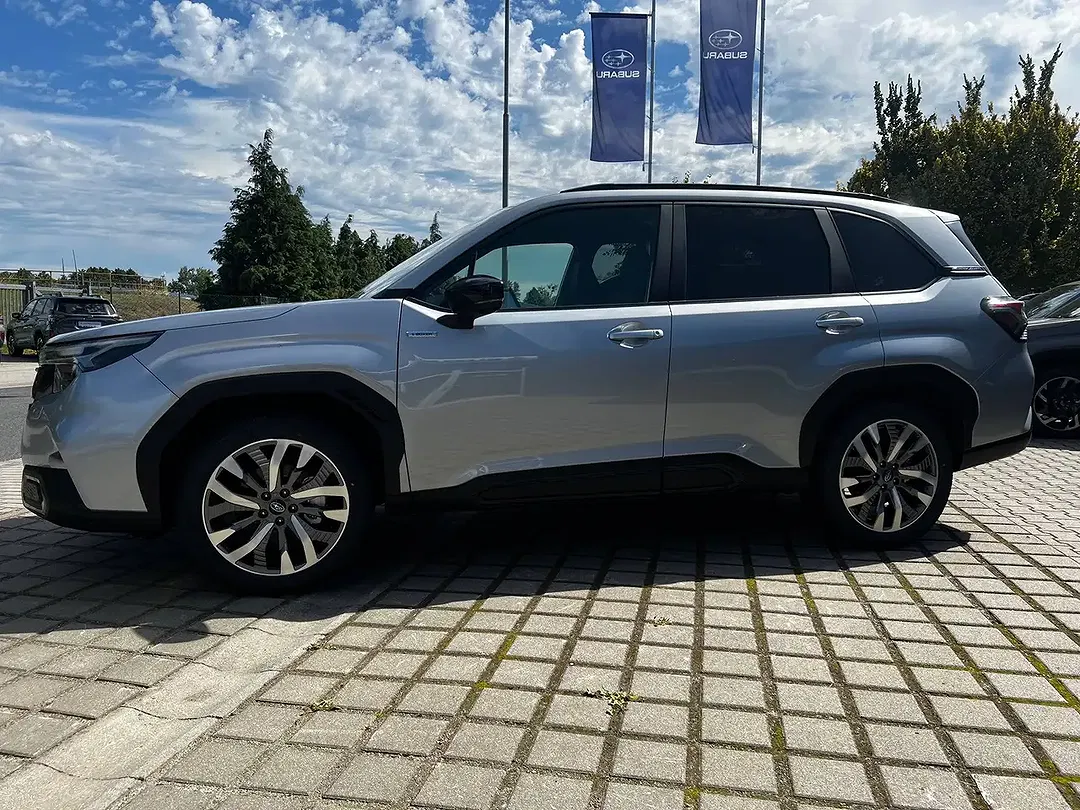 Subaru Forester 2.0 Hybrid Platinum - Thumbnail 4
