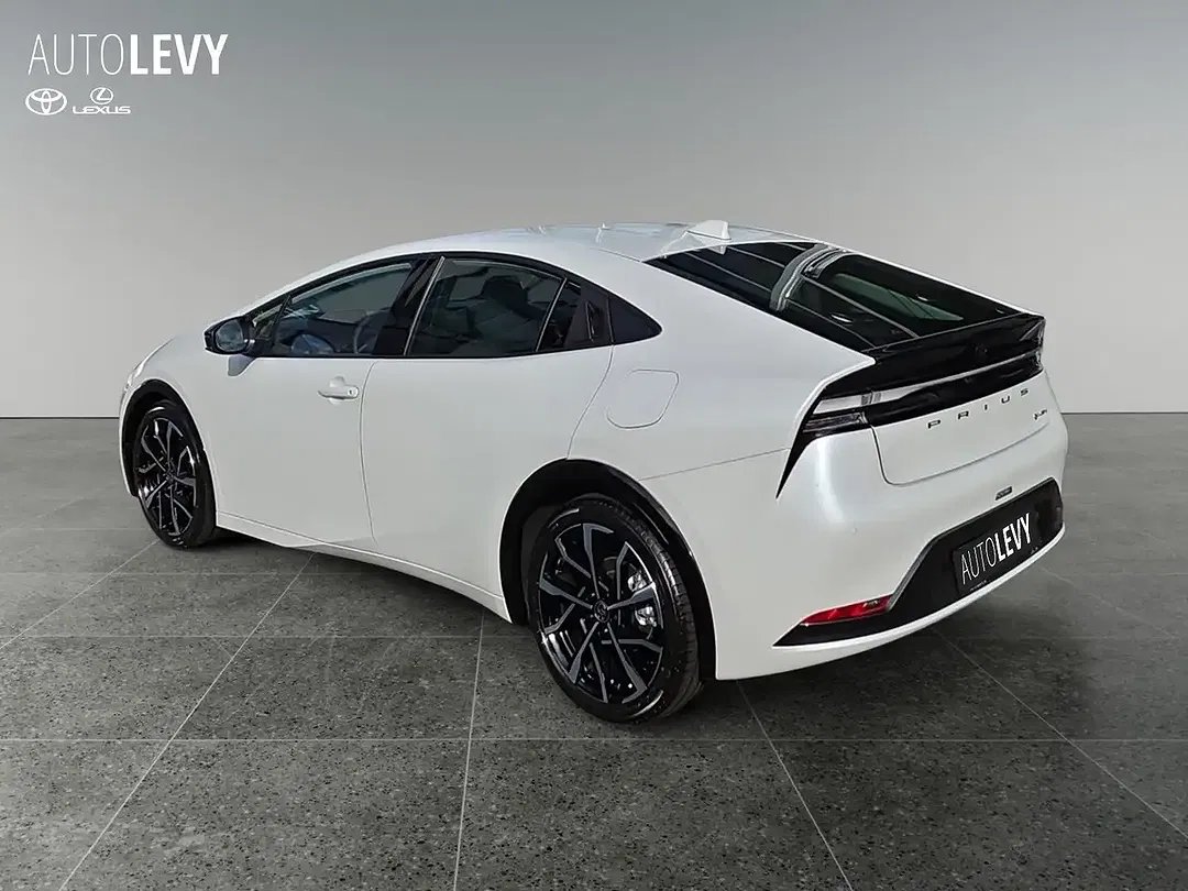 Toyota Prius Executive - Thumbnail 3