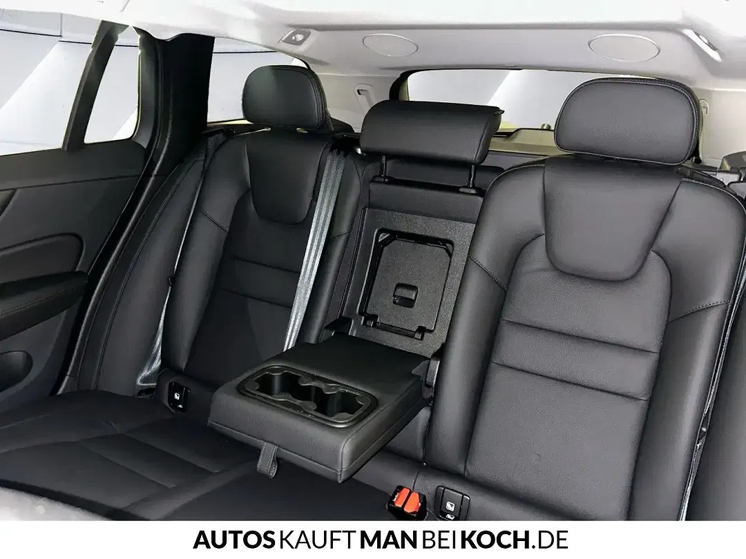 Volvo V60 B4 Plus Dark - Thumbnail 6