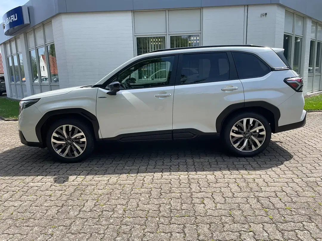 Subaru Forester AWD Platinum - foto 1