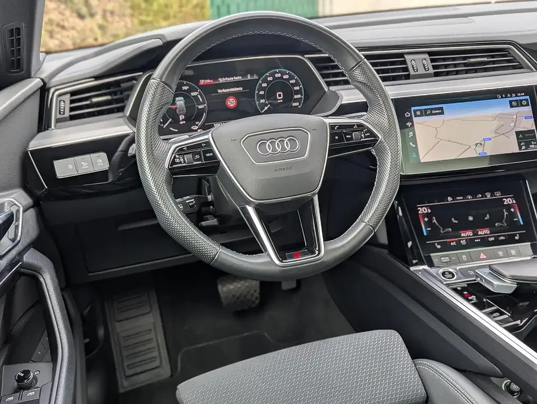Audi Q8 e-tron S line - Thumbnail 4