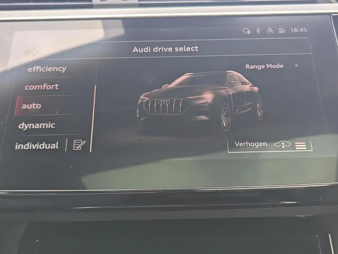 Audi Q8 e-tron S line - Thumbnail 9