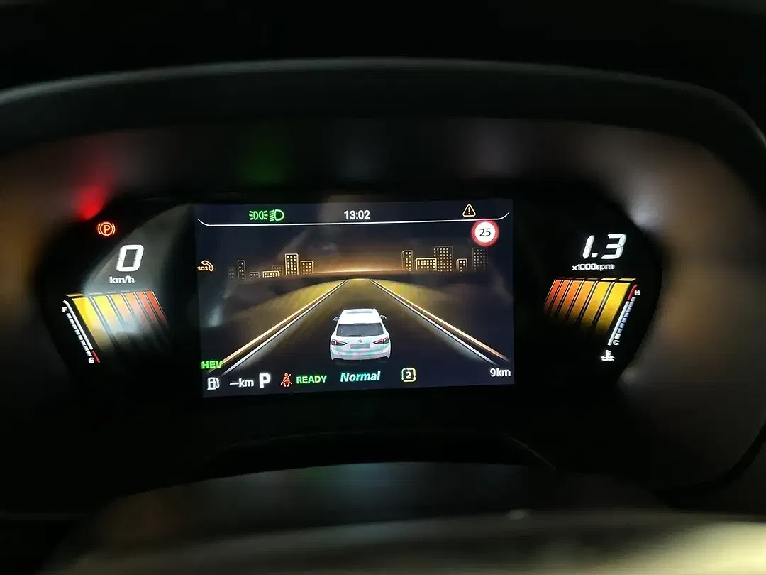 MG ZS 1.5 Hybrid+ Luxury - Thumbnail 13