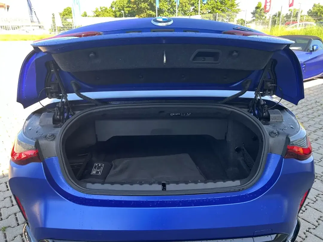 BMW M4 Competition Convertible - Thumbnail 6