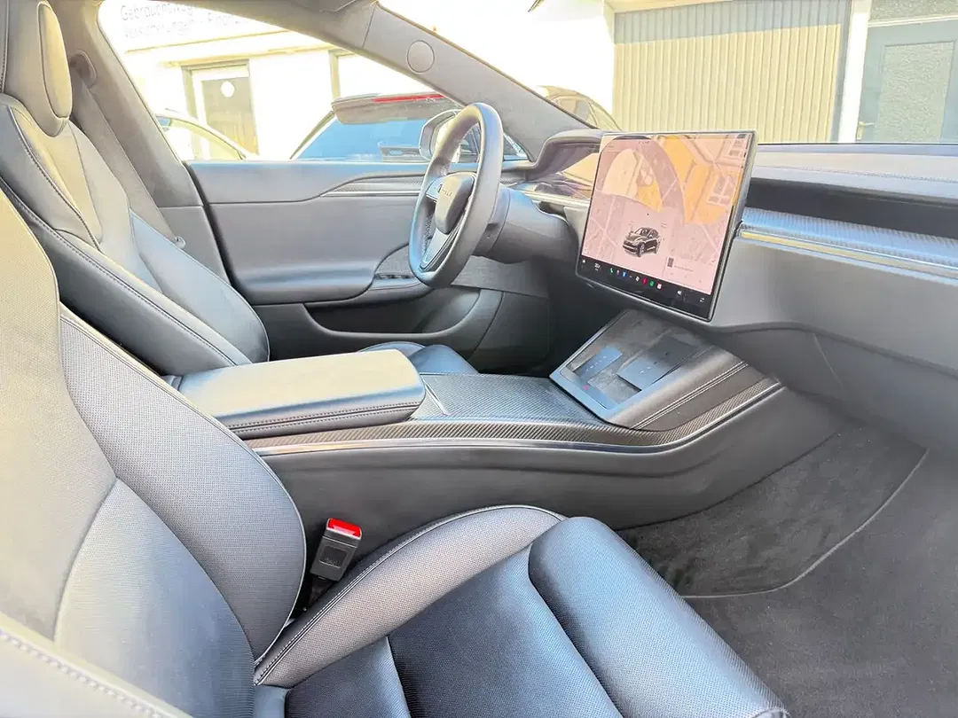 Tesla Model S Plaid - Thumbnail 11