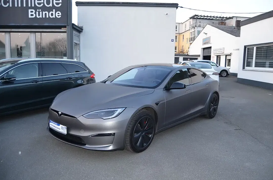 Tesla Model S Plaid - Thumbnail 3
