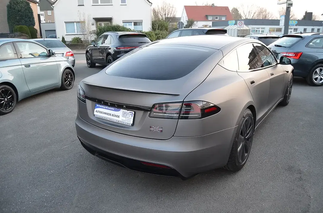 Tesla Model S Plaid - Thumbnail 5