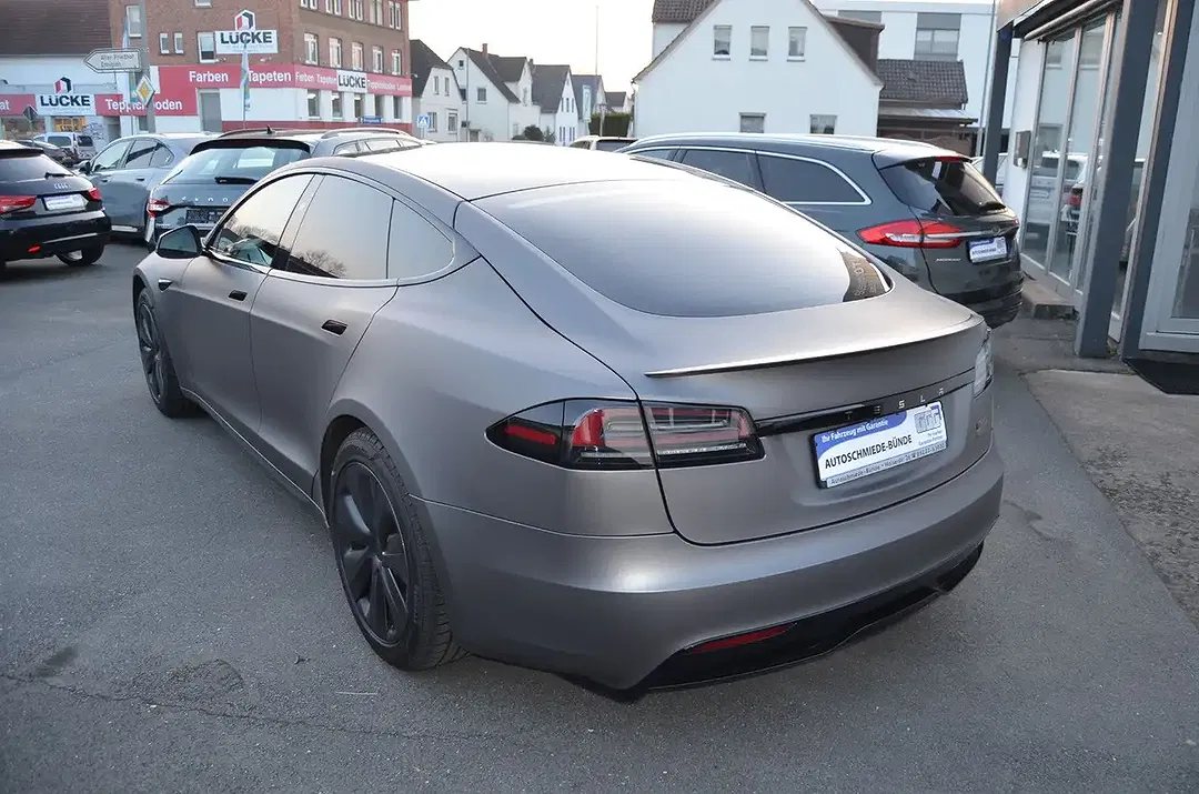 Tesla Model S Plaid - Thumbnail 6