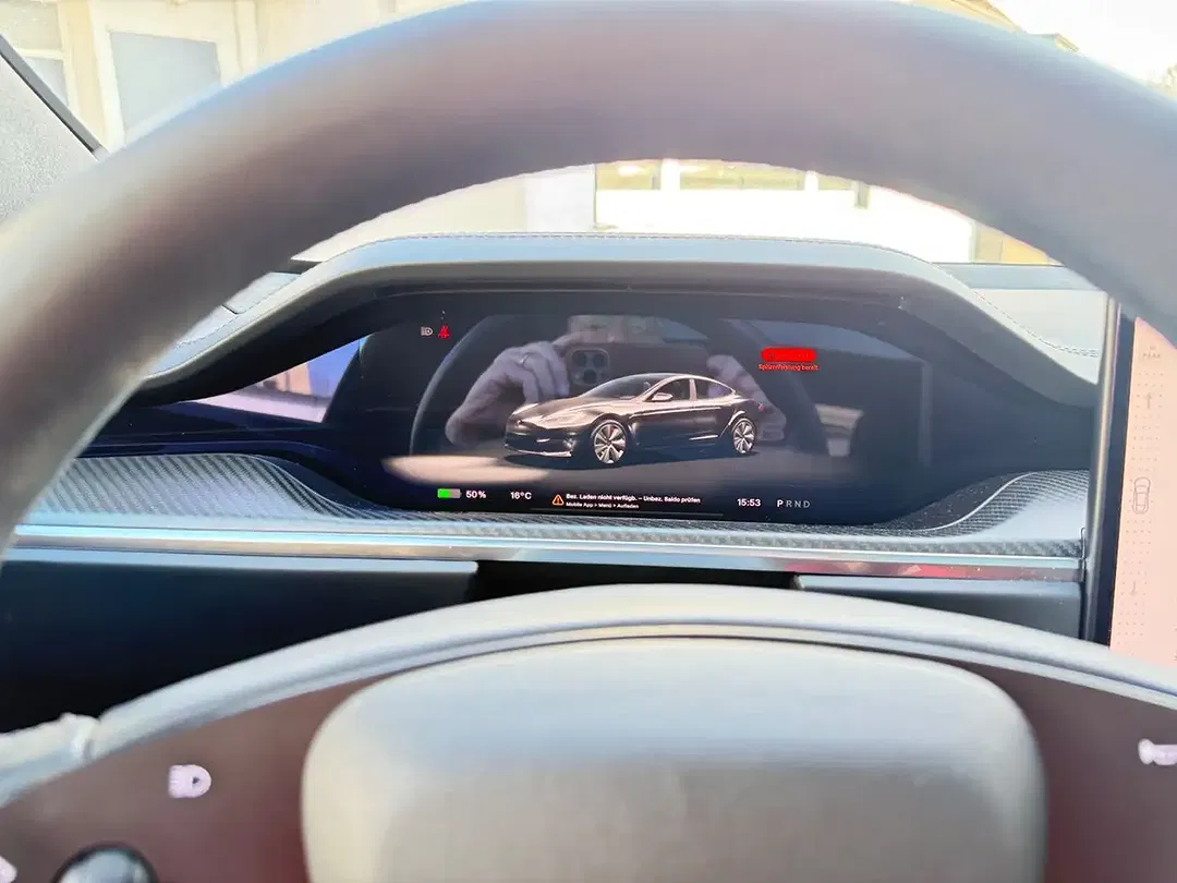 Tesla Model S Plaid - Thumbnail 8