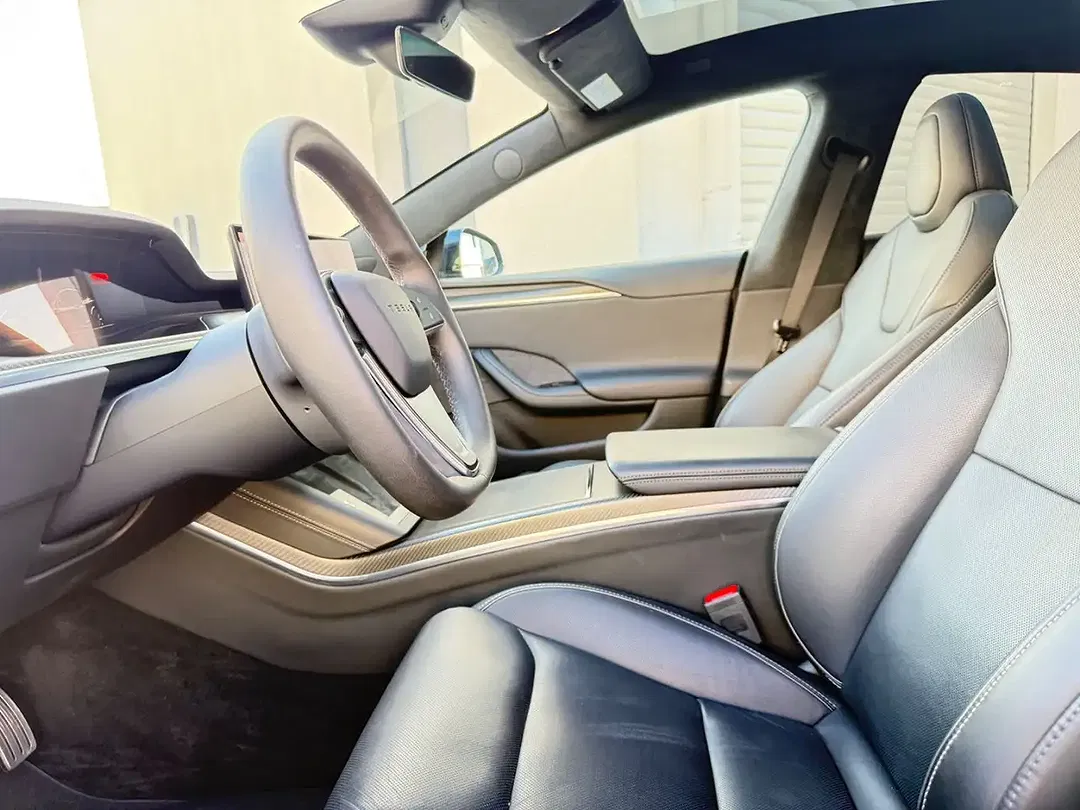 Tesla Model S Plaid - Thumbnail 9