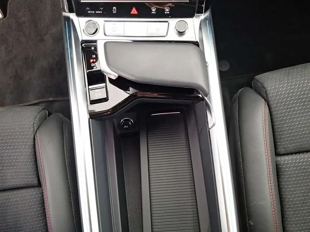 Audi Q8 e-tron 55 quattro Sportback S line - Thumbnail 15