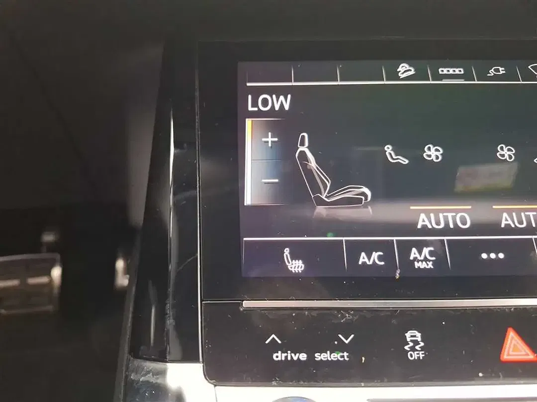 Audi Q8 e-tron 55 quattro Sportback S line - Thumbnail 38