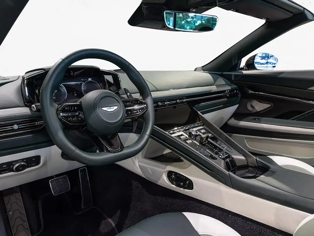 Aston Martin DB12 S Volante - Thumbnail 4
