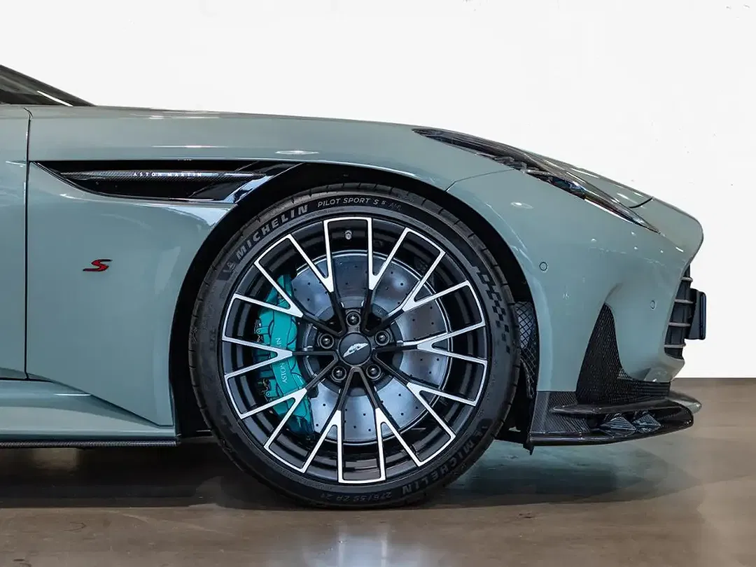 Aston Martin DB12 S Volante - Thumbnail 5