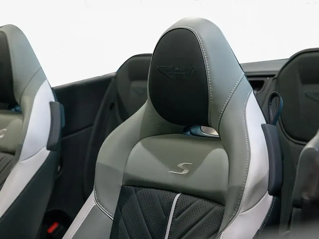 Aston Martin DB12 S Volante - Thumbnail 6