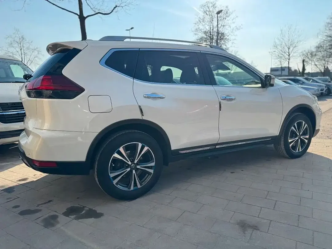 Nissan X-Trail Tekna - Thumbnail 6
